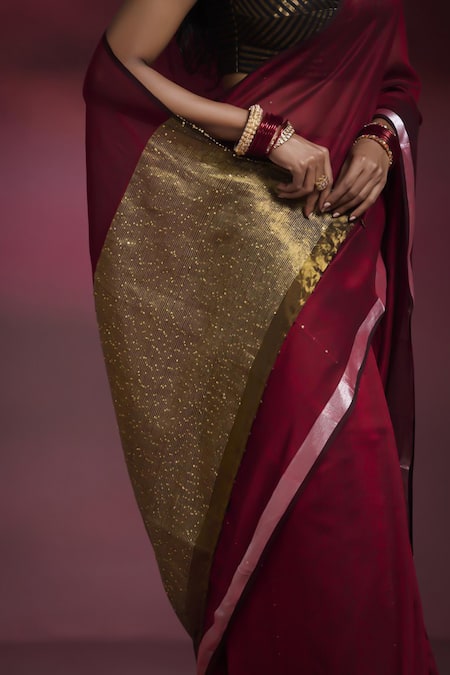 Dressfolk_Maroon Handloom Cotton Sequins, Zari Heer Border Saree With Running Blouse _at_Aza_Fashions