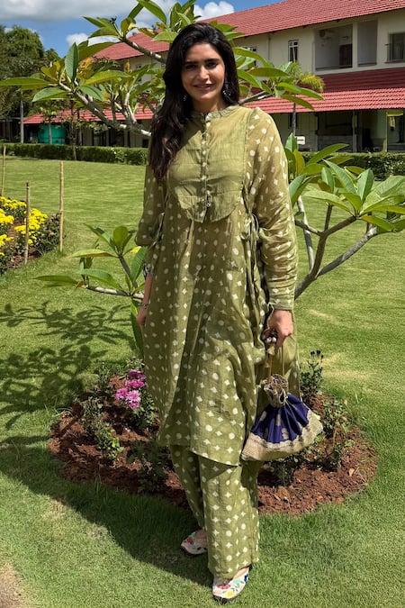 Buy_JAYATI GOENKA_Green Silk, Collared Heena Block Print Kaftan Set _at_Aza_Fashions
