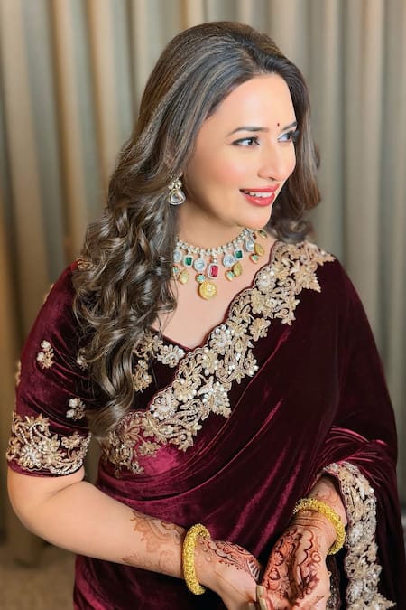 Buy_Sabe_Maroon Velvet Zari, Embroidery Plunge Neck Floral Zardozi Saree Set 