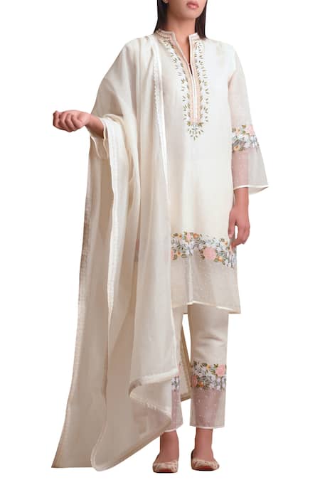 Shop Sue Mue Off White Cotton, Organza, Linen Split Neck Embroidered Kurta Set Online at Aza Fashions Shop_Sue Mue_Off White Cotton, Organza, Linen Split Neck Embroidered Kurta Set _Online_at_Aza_Fashions