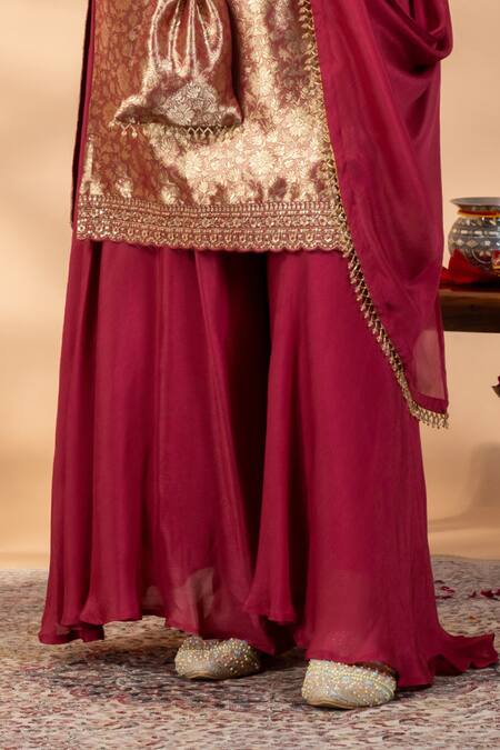 Mamicha_Maroon Brocade, Net Embroidery, Zari, Tassels Square Neck Woven Kurta Set _Online_at_Aza_Fashions