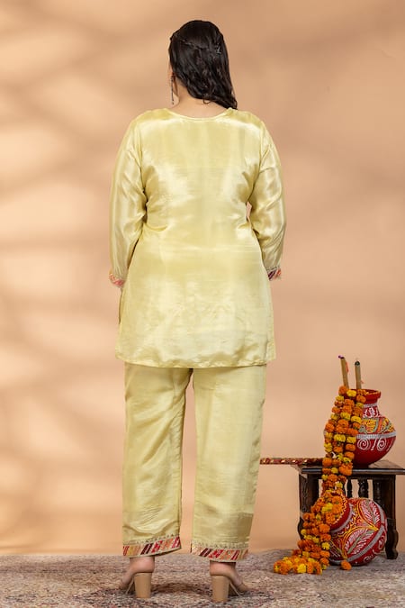 Mamicha Embroidered Mirror Work Kurta & Pant Set 