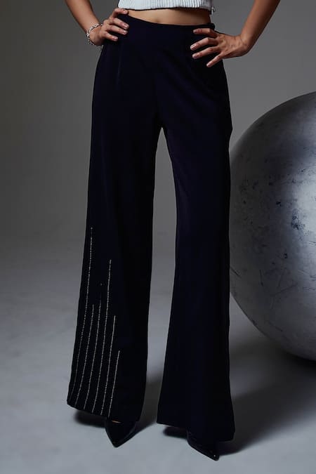 Orthodox_White Crepe Embroidery Sweetheart Neck, Asymmetric Textured Horizon Crop Top _Online_at_Aza_Fashions