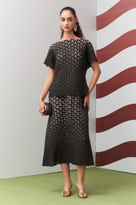Pleats By Aruni_Black Crepe Boat Neck Beige Alto Pleated Skirt Set _Online_at_Aza_Fashions