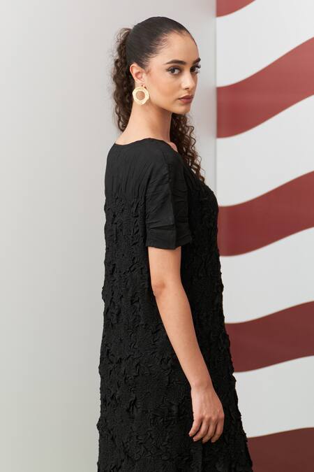Pleats By Aruni_Black Crepe Boat Neck Napori Textured Dress _Online_at_Aza_Fashions