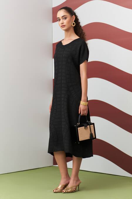 Pleats By Aruni_Black Polyester V-neck Willia Textured Dress _Online_at_Aza_Fashions
