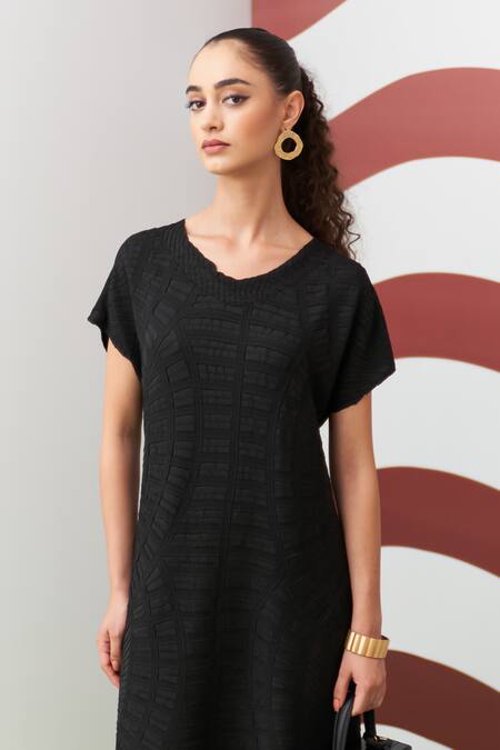 Buy_Pleats By Aruni_Black Polyester V-neck Willia Textured Dress _Online_at_Aza_Fashions