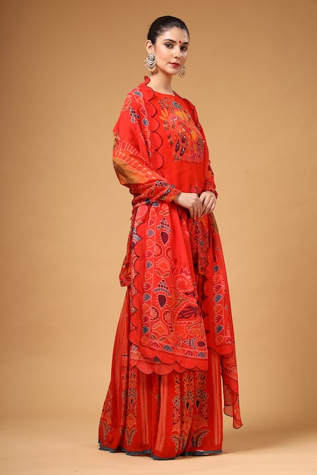 Buy_Gazab by Miku Kumar_Red Georgette, Organza Embroidery Round Neck Fanaa Printed Kurta Sharara Set 