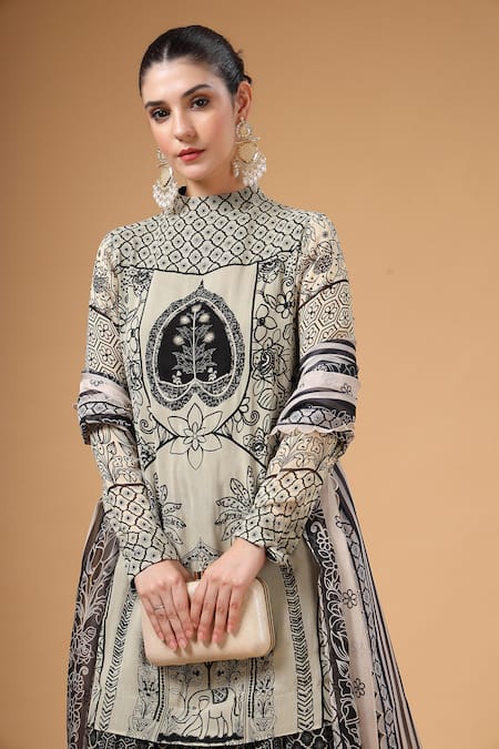 Buy_Gazab by Miku Kumar_Black Georgette, Organza Embroidery Mandarin Collar Chandni Printed Kurta Set 