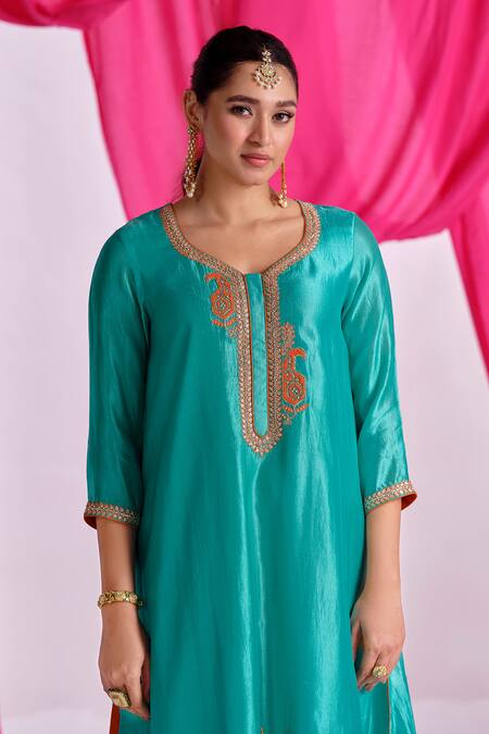 Almaari By Pooja Patel_Green Silk, Organza Embroidery, Gota Patti Split V-neck Rangleela Kurta Set _Online_at_Aza_Fashions