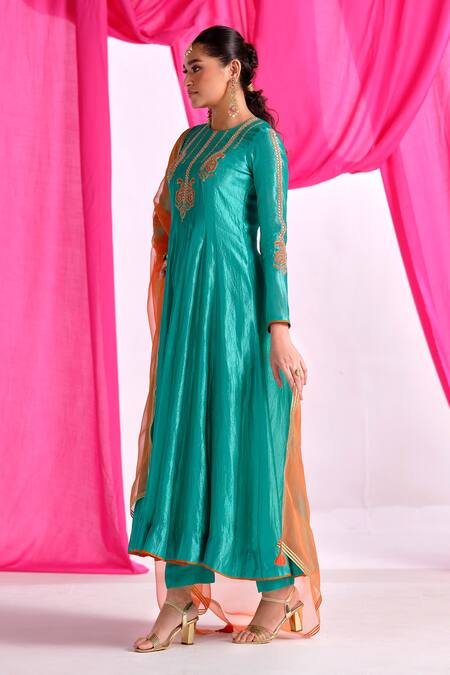 Buy_Almaari By Pooja Patel_Green Silk, Organza Embroidery, Gota Patti, Tassels Round Rangyaan Anarkali Set _Online_at_Aza_Fashions