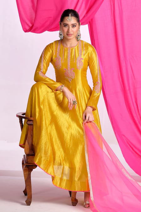 Almaari By Pooja Patel_Yellow Silk, Organza Embroidery, Gota Patti Round Neck Rangyaan Anarkali Set _at_Aza_Fashions