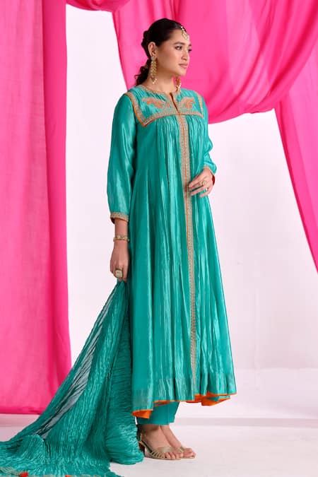 Almaari By Pooja Patel Green Silk Embroidery, Gota Patti, Tassels Split V-neck Rangsetu Anarkali Set Online at Aza Fashions Almaari By Pooja Patel_Green Silk Embroidery, Gota Patti, Tassels Split V-neck Rangsetu Anarkali Set _Online_at_Aza_Fashions
