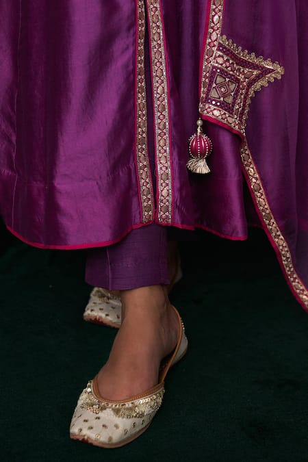 Almaari By Pooja Patel_Purple Silk, Organza Embroidery, Gota Patti, Tassels V-neck Rabab Anarkali Set _Online_at_Aza_Fashions