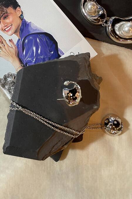 KEFI-CO_Silver Plated Pallas Pendant _Online_at_Aza_Fashions