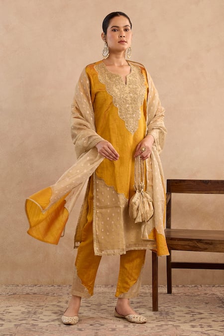 Nero India Dori Yoke Embroidered Kurta & Narrow Pant Set 
