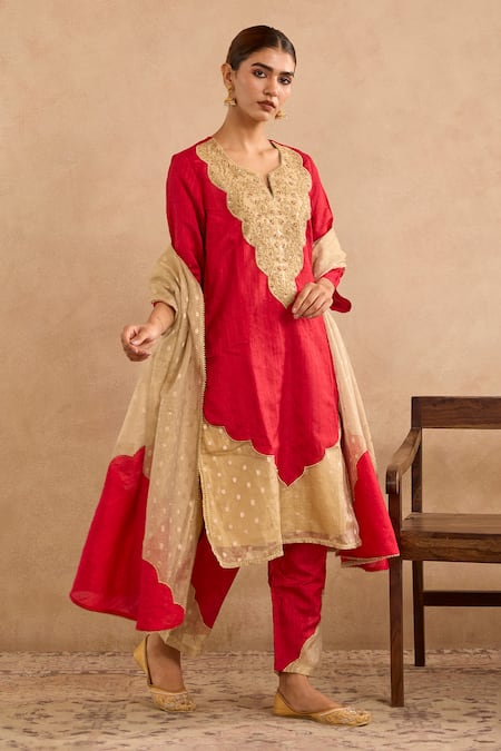 Nero India Embroidered Crush Dobby Scallop Dupatta 