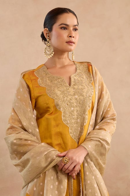 Buy_Nero India_Gold Zari Embroidered Crush Dobby Scallop Dupatta _Online_at_Aza_Fashions