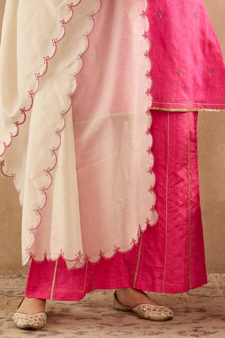 Shop Nero India Off White Chanderi Embroidery Scallop Stripe Dupatta Online at Aza Fashions Shop_Nero India_Off White Chanderi Embroidery Scallop Stripe Dupatta _Online_at_Aza_Fashions