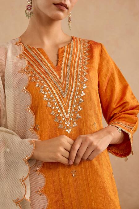 Nero India_Off White Chanderi Embroidery, Zari Scallop Stripe Dupatta _Online_at_Aza_Fashions