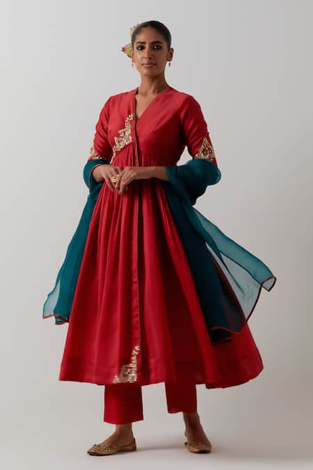 Vinusto Chanderi Embroidered Anarkali Set 