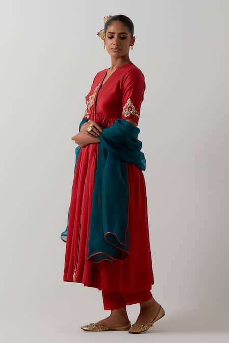 Buy_Vinusto_Red Chanderi Embroidery V-neck Anarkali, Pant And Dupatta Set _Online_at_Aza_Fashions