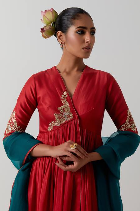 Buy_Vinusto_Red Chanderi Embroidery V-neck Anarkali, Pant And Dupatta Set 