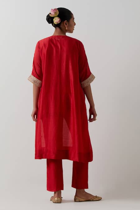 Vinusto Embroidered Kurta & Pant Set 