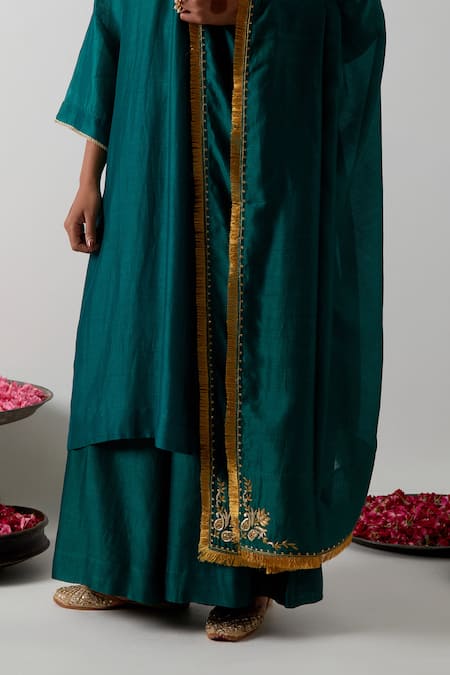 Vinusto_Green Chanderi Embroidery, Lace, Zari V-neck Kurta, Palazzo And Dupatta Set _at_Aza_Fashions