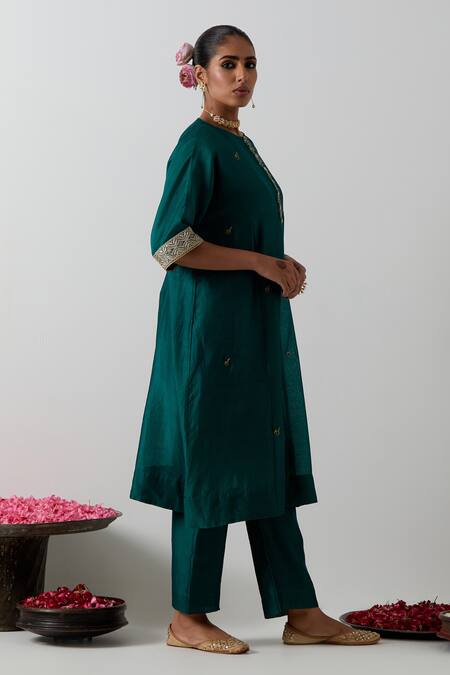 Vinusto_Green Chanderi Embroidery, Lace Round Neck Kurta And Pant Set _Online_at_Aza_Fashions