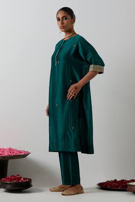 Buy_Vinusto_Green Chanderi Embroidery, Lace Round Neck Kurta And Pant Set _Online_at_Aza_Fashions