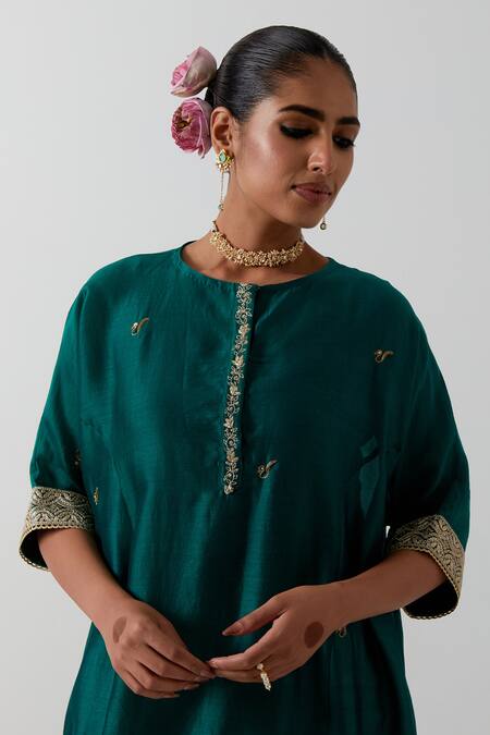 Shop_Vinusto_Green Chanderi Embroidery, Lace Round Neck Kurta And Pant Set _Online_at_Aza_Fashions