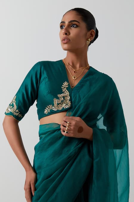 Vinusto_Emerald Green Silk Embroidery, Zari, Metallic Thread V-neck Blouse With Saree _Online_at_Aza_Fashions