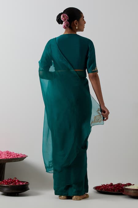 Vinusto Embroidered Blouse With Saree 