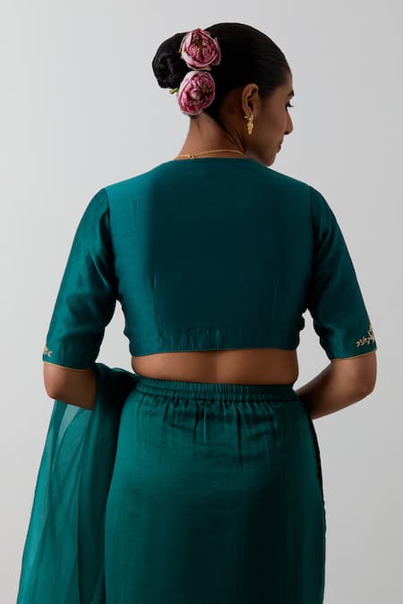Buy_Vinusto_Emerald Green Silk Embroidery, Zari, Metallic Thread V-neck Blouse With Saree 