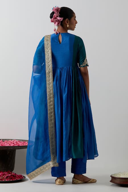 Vinusto Panelled Anarkali Set  