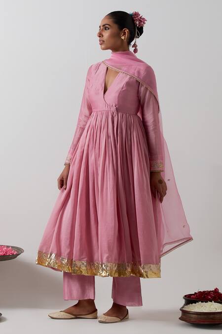 Vinusto_Pink Chanderi, Silk Embroidery, Lace, Zari, Gota Patti V-neck Anarkali Set _Online_at_Aza_Fashions