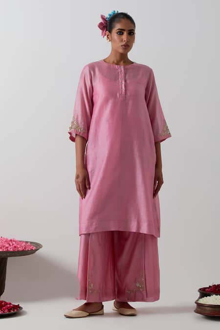 Vinusto Chanderi Hand Embroidered Kurta Set 