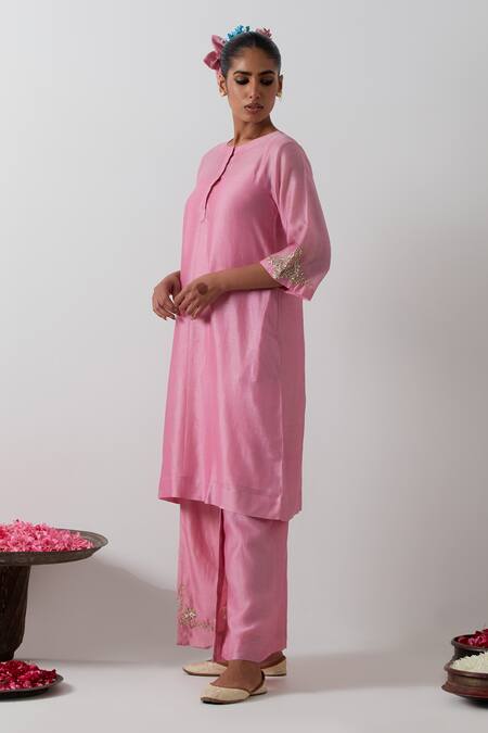 Buy_Vinusto_Pink Chanderi Embroidery Round Neck Hand Kurta Set _Online_at_Aza_Fashions