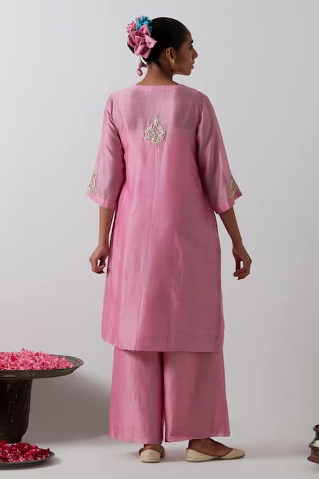 Vinusto Chanderi Hand Embroidered Kurta Set 