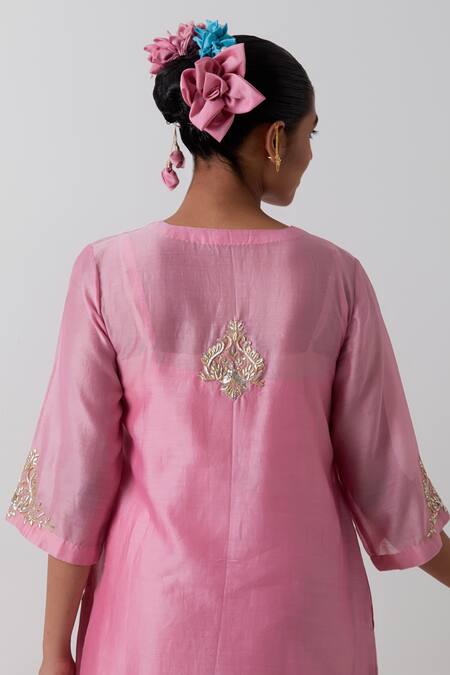 Vinusto_Pink Chanderi Embroidery Round Neck Hand Kurta Set _at_Aza_Fashions