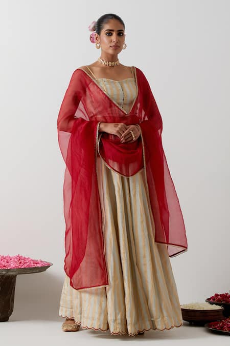 Buy_Vinusto_Silver Brocade Zari, Lace Sweetheart Striped Lehenga Set With Katan Silk Dupatta _Online_at_Aza_Fashions