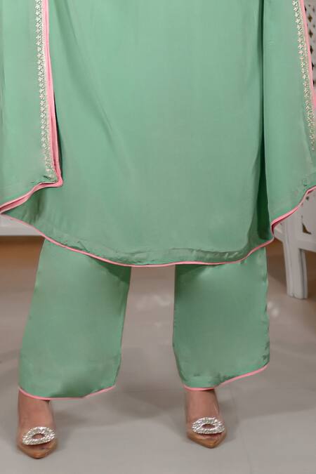 Daljit Sudan_Green Crepe Embroidery V-neck Aari Thread Kaftan And Pant Set _at_Aza_Fashions