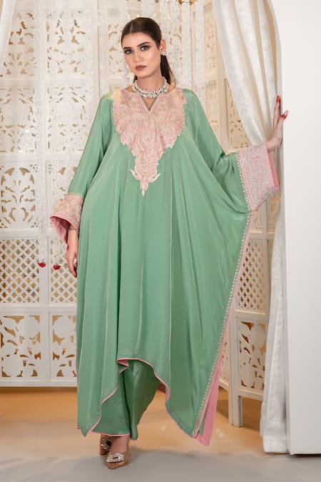 Buy_Daljit Sudan_Green Crepe Embroidery V-neck Aari Thread Kaftan And Pant Set 