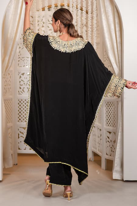 Daljit Sudan Aari & Tilla Embroidered Kaftan & Pant Set