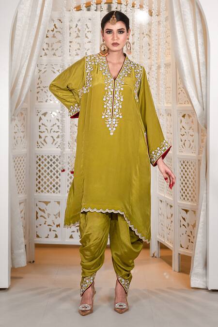 Daljit Sudan_Green Crepe Embroidery V-neck Tilla Phiran And Dhoti Set _at_Aza_Fashions