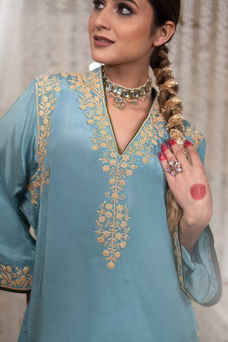 Buy_Daljit Sudan_Blue Crepe Embroidery V-neck Tilla Phiran And Tulip Pant Set 