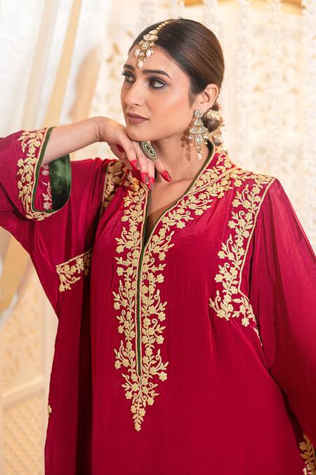 Shop_Daljit Sudan_Red Crepe Embroidery, Zari V-neck Tilla Phiran And Pant Set _Online_at_Aza_Fashions