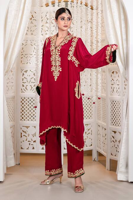 Daljit Sudan_Red Crepe Embroidery, Zari V-neck Tilla Phiran And Pant Set _at_Aza_Fashions