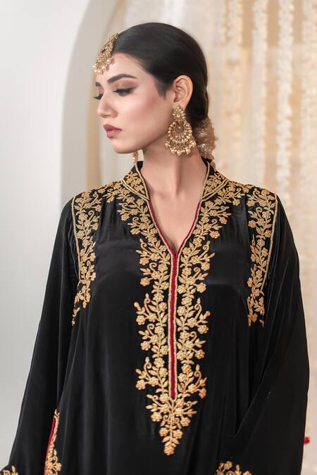 Shop_Daljit Sudan_Black Crepe Embroidery V-neck Tilla Phiran Kurta And Pant Set 
